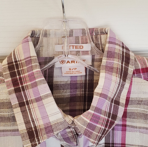 NWOT Ariat Button Up Shirt - Picture 3 of 9